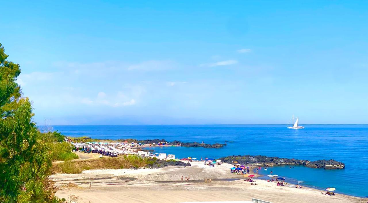 The Dream - Seafront Loft Apartment Giardini Naxos Luaran gambar
